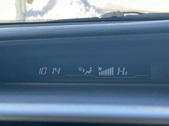 ステップワゴン2.0 スパーダ Z 4WD　ナビ　テレビ　スマートキー　記録簿　メンテナンスノート　取扱説明書　オートエアコン　後席モニター　バックカメラ　両側パワースライドドア　ETC 2000