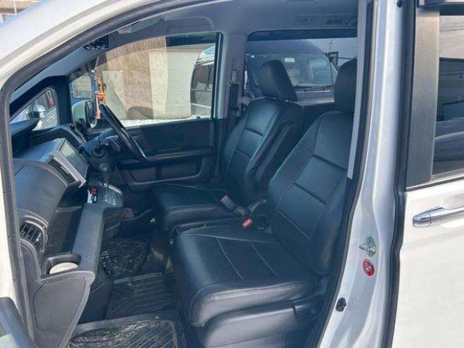 ステップワゴン2.0 スパーダ Z 4WD　ナビ　テレビ　スマートキー　記録簿　メンテナンスノート　取扱説明書　オートエアコン　後席モニター　バックカメラ　両側パワースライドドア　ETC 2000