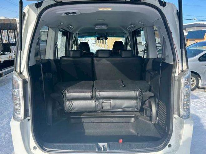 ステップワゴン2.0 スパーダ Z 4WD　ナビ　テレビ　スマートキー　記録簿　メンテナンスノート　取扱説明書　オートエアコン　後席モニター　バックカメラ　両側パワースライドドア　ETC 2000