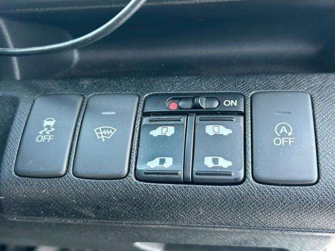 ステップワゴン2.0 スパーダ Z 4WD　ナビ　テレビ　スマートキー　記録簿　メンテナンスノート　取扱説明書　オートエアコン　後席モニター　バックカメラ　両側パワースライドドア　ETC 2000