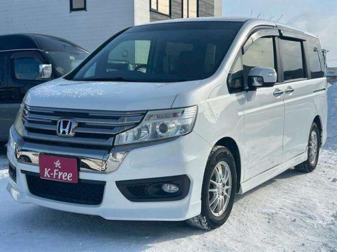 ステップワゴン2.0 スパーダ Z 4WD　ナビ　テレビ　スマートキー　記録簿　メンテナンスノート　取扱説明書　オートエアコン　後席モニター　バックカメラ　両側パワースライドドア　ETC 2000