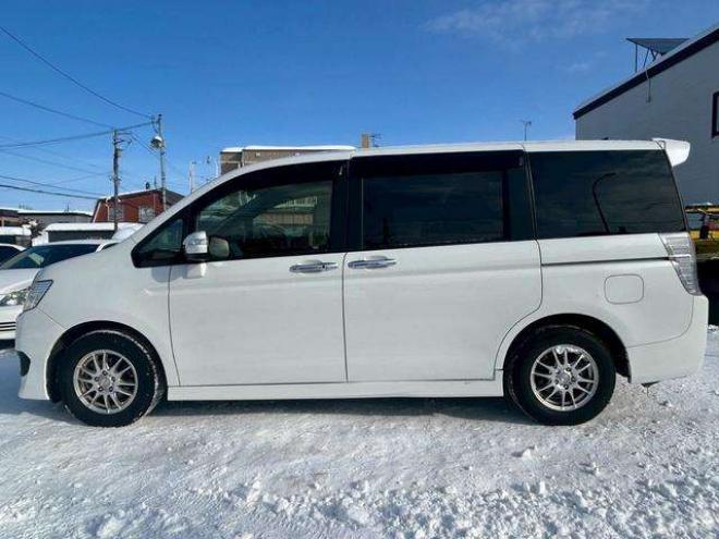 ステップワゴン2.0 スパーダ Z 4WD　ナビ　テレビ　スマートキー　記録簿　メンテナンスノート　取扱説明書　オートエアコン　後席モニター　バックカメラ　両側パワースライドドア　ETC 2000