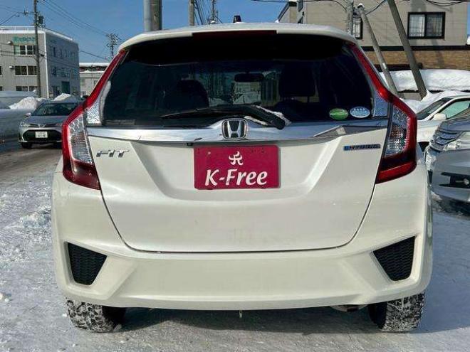 フィット1.5 ハイブリッド Fパッケージ 4WD　バックカメラ　ナビ　オートエアコン　　　キーレス　メンテナンスノート　取り扱い説明書　ETC　オーディオ 1500