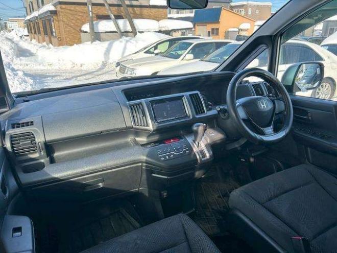 ステップワゴン2.0 スパーダ Z 4WD　スマートキー　衝突安全ボディー　電動格納ミラー　3列シート　サイドカメラ　バックカメラ 2000