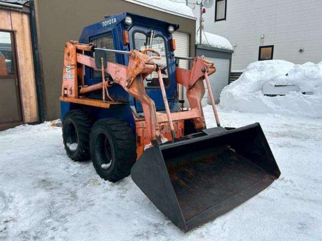 スキッドステアローダトヨタ　ジョブサン8　ヒーター付き　ワイパー　冬仕様 2WD 2500