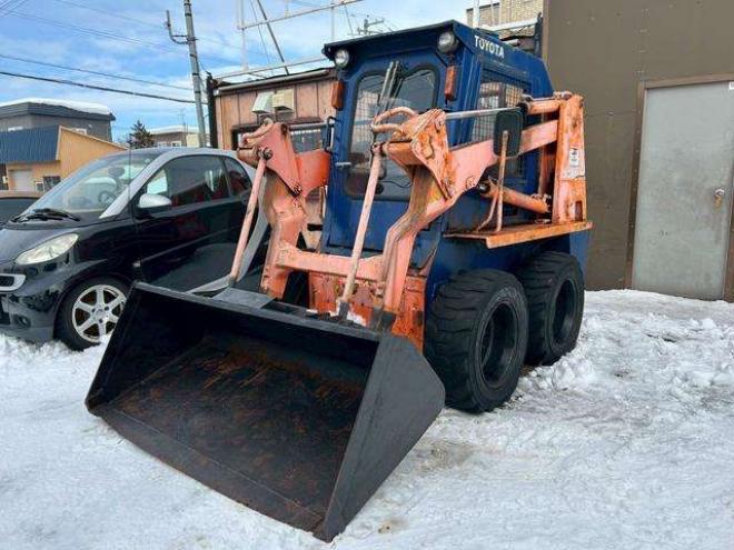 スキッドステアローダトヨタ　ジョブサン8　ヒーター付き　ワイパー　冬仕様 2WD 2500