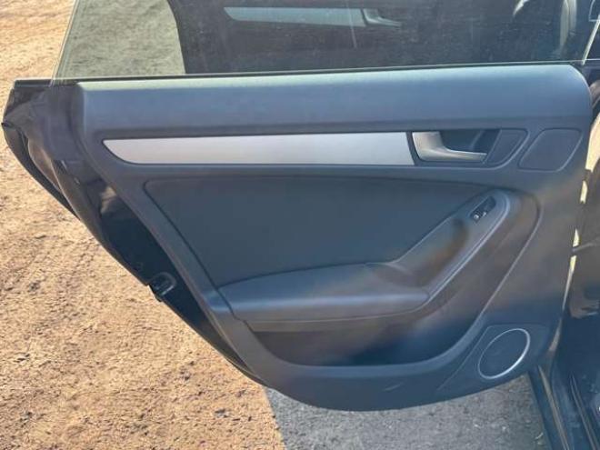 アウディA5スポーツバック 2.0 TFSI クワトロ 4WD　夏冬タイヤ　黒革シート　ナビ　TV　Bカメラ 正規輸入車 2000