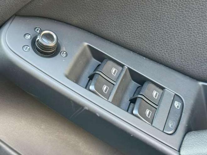 アウディA5スポーツバック 2.0 TFSI クワトロ 4WD　夏冬タイヤ　黒革シート　ナビ　TV　Bカメラ 正規輸入車 2000