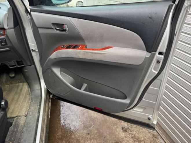 エスティマ2.4 アエラス Gエディション 4WD　ナビ　TV　Bluetooth　両側Pスライド 2400