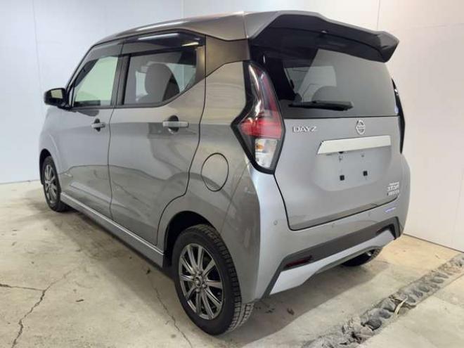 デイズハイウェイスターGターボ 4WD　ナビ　TV　Bluetooth　全方位カメラ　シートヒーター 660