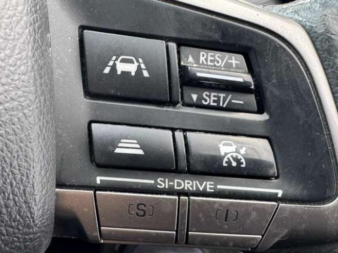 インプレッサスポーツ 2.0 i アイサイト 4WD　後期型　夏冬タイヤ　ナビ　TV　Bカメラ　Bluetooth 2000