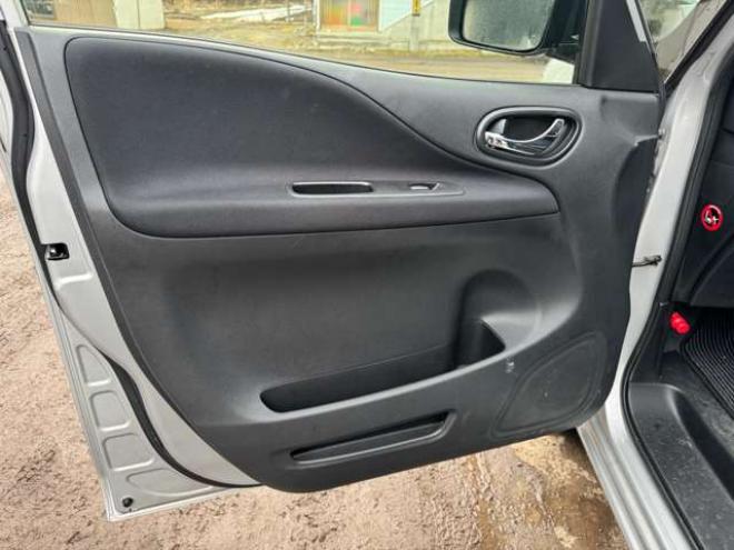 セレナ2.0 20S 4WD　ナビ　TV　Bluetooth　Bカメラ　クルコン　後期型 2000