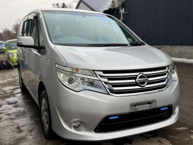 セレナ2.0 20S 4WD　ナビ　TV　Bluetooth　Bカメラ　クルコン　後期型 2000