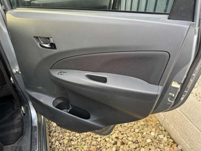 ステラカスタムRS 4WD　ナビ　TV　Bluetooth　HID 660