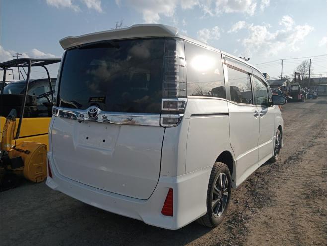 ヴォクシーZキラメキ3 4WD 2000 5Dr