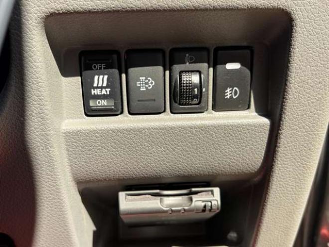 キャラバンNV350 2.5 クールバン DX ロングボディ ディーゼルターボ 4WD　エンジンスターター　革調シートカバー　ETC　社外ハンドル　社外テール　ベッドキット　パワステ　パワーウィンドウ　社外ナビ　社外アルミホイール　両側スライドドア 2500