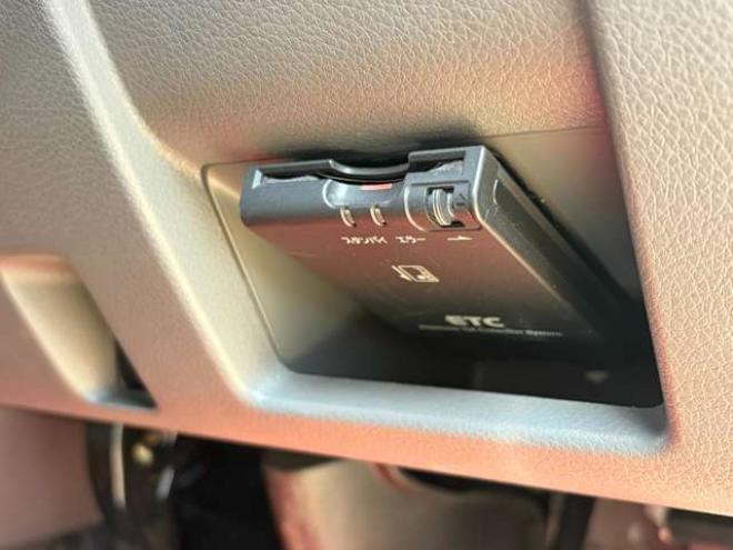 キャラバンNV350 2.5 クールバン DX ロングボディ ディーゼルターボ 4WD　エンジンスターター　革調シートカバー　ETC　社外ハンドル　社外テール　ベッドキット　パワステ　パワーウィンドウ　社外ナビ　社外アルミホイール　両側スライドドア 2500