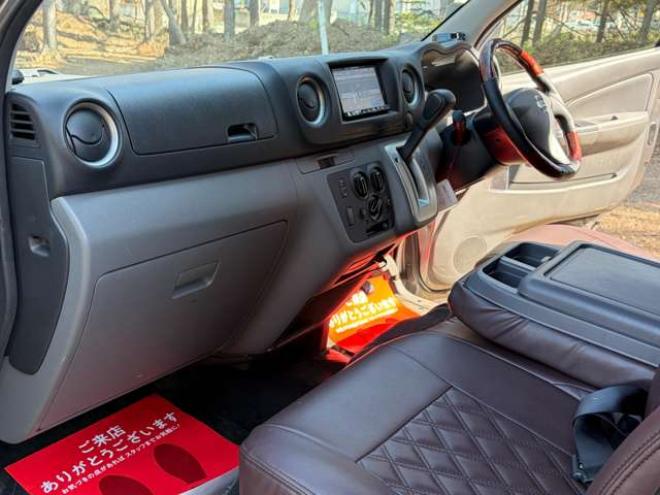 キャラバンNV350 2.5 クールバン DX ロングボディ ディーゼルターボ 4WD　エンジンスターター　革調シートカバー　ETC　社外ハンドル　社外テール　ベッドキット　パワステ　パワーウィンドウ　社外ナビ　社外アルミホイール　両側スライドドア 2500