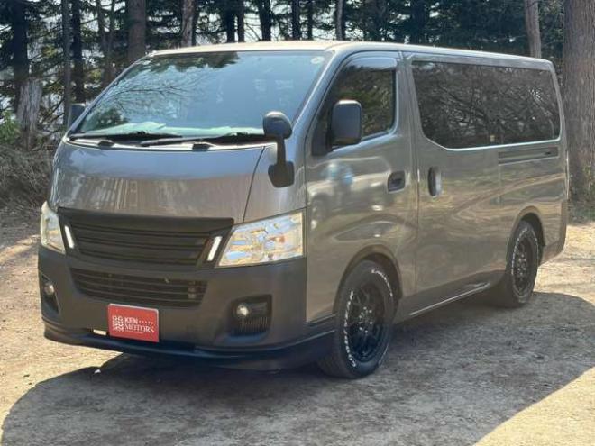 キャラバンNV350 2.5 クールバン DX ロングボディ ディーゼルターボ 4WD　エンジンスターター　革調シートカバー　ETC　社外ハンドル　社外テール　ベッドキット　パワステ　パワーウィンドウ　社外ナビ　社外アルミホイール　両側スライドドア 2500