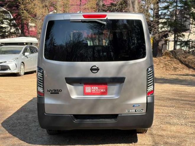 キャラバンNV350 2.5 クールバン DX ロングボディ ディーゼルターボ 4WD　エンジンスターター　革調シートカバー　ETC　社外ハンドル　社外テール　ベッドキット　パワステ　パワーウィンドウ　社外ナビ　社外アルミホイール　両側スライドドア 2500