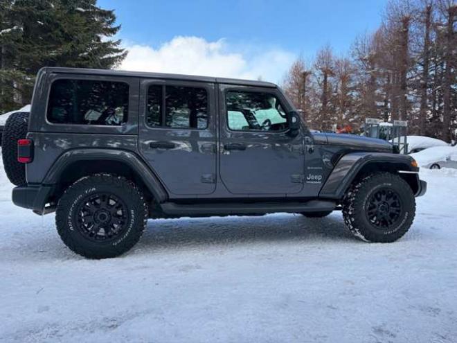 ラングラーアンリミテッド サハラ 3.6L 4WD　グラナイトグレー　エアコン　クルコン　パワステ　パワーウィンドウ　フロントカメラ　バックカメラ　キーレスエントリー　アルミホイール　ABS　横滑り防止装置　盗難防止装置　フルセグTV 正規輸入車 3600