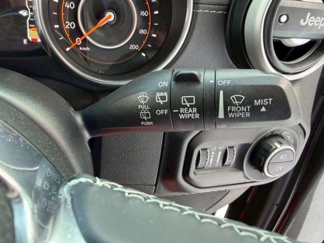 ラングラーアンリミテッド サハラ 3.6L 4WD　グラナイトグレー　エアコン　クルコン　パワステ　パワーウィンドウ　フロントカメラ　バックカメラ　キーレスエントリー　アルミホイール　ABS　横滑り防止装置　盗難防止装置　フルセグTV 正規輸入車 3600