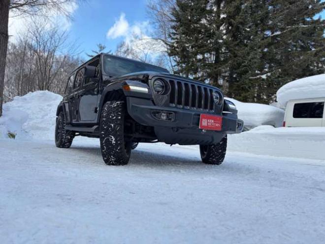 ラングラーアンリミテッド サハラ 3.6L 4WD　グラナイトグレー　エアコン　クルコン　パワステ　パワーウィンドウ　フロントカメラ　バックカメラ　キーレスエントリー　アルミホイール　ABS　横滑り防止装置　盗難防止装置　フルセグTV 正規輸入車 3600