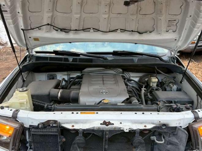 タンドラクルーマックス SR5 5.7 V8 4WD　 正規輸入車 5700