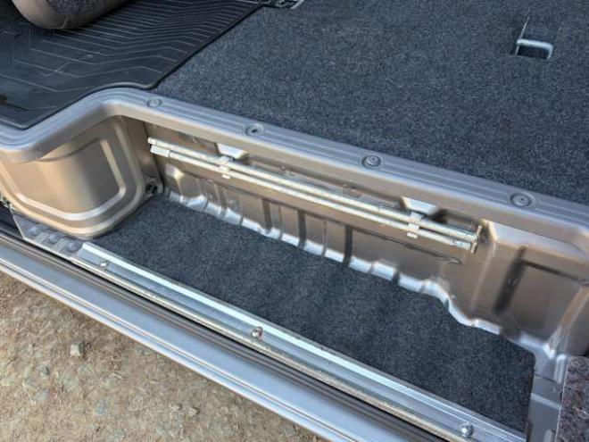 キャラバンNV350 2.5 DX スーパーロングボディ ハイルーフ ディーゼルターボ 4WD　運転席レカロシート　ETC　社外ハンドル　社外ナビ　バックカメラ　パワステ　パワーウィンドウ　ABS　キーレスエントリー　エアコン 2500