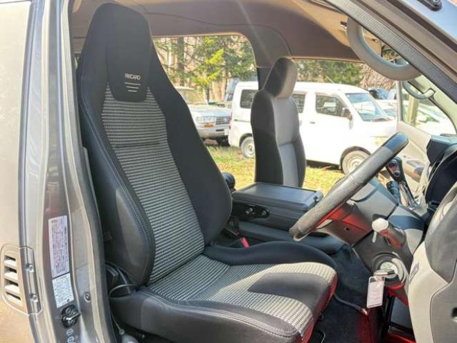 キャラバンNV350 2.5 DX スーパーロングボディ ハイルーフ ディーゼルターボ 4WD　運転席レカロシート　ETC　社外ハンドル　社外ナビ　バックカメラ　パワステ　パワーウィンドウ　ABS　キーレスエントリー　エアコン 2500