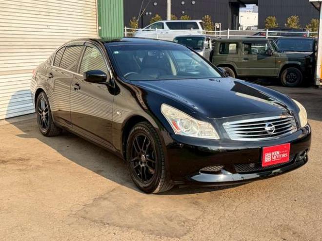 スカイライン2.5 250GT FOUR 4WD　ドライブレコーダー　ETC　パワステ　パワーウィンドウ　ナビ　電動シート　寒冷地仕様　アルミホイール　エアコン　盗難防止装置　キーレスエントリー　ABS　横滑り防止装置 2500