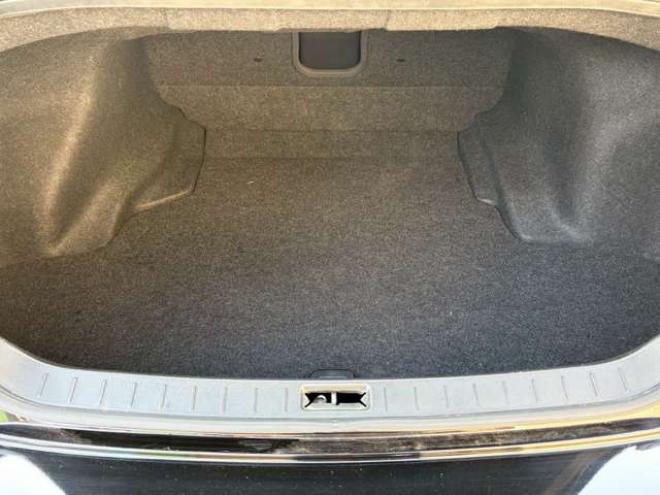 スカイライン2.5 250GT FOUR 4WD　ドライブレコーダー　ETC　パワステ　パワーウィンドウ　ナビ　電動シート　寒冷地仕様　アルミホイール　エアコン　盗難防止装置　キーレスエントリー　ABS　横滑り防止装置 2500