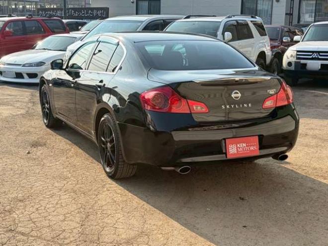 スカイライン2.5 250GT FOUR 4WD　ドライブレコーダー　ETC　パワステ　パワーウィンドウ　ナビ　電動シート　寒冷地仕様　アルミホイール　エアコン　盗難防止装置　キーレスエントリー　ABS　横滑り防止装置 2500