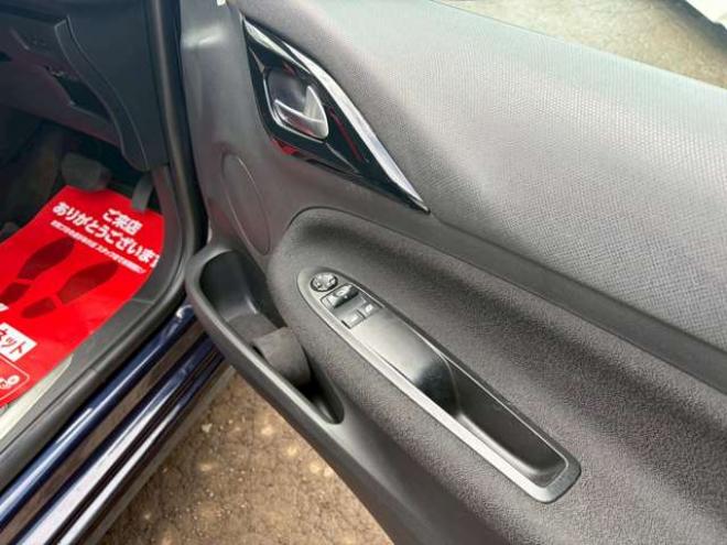 シトロエンDS3 シック　ETC　エアコン・クーラー　パワステ　パワーウィンドウ　キーレス　ABS 運転席エアバッグ　助手席エアバッグ　サイドエアバッグ　横滑り防止装置　社外ナビ　MTモード付 正規輸入車 2WD 1200