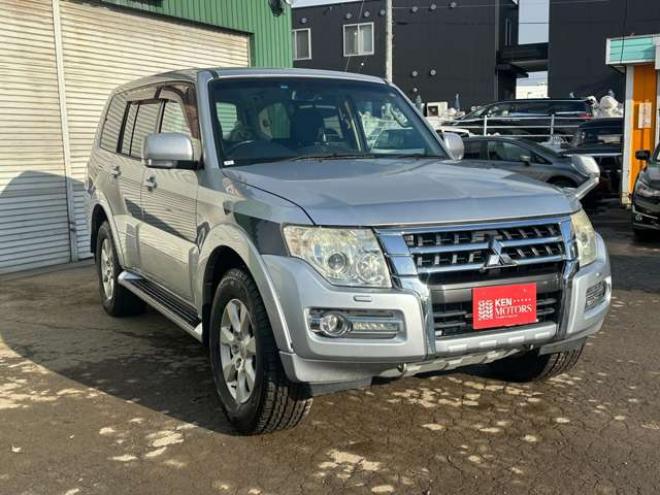 パジェロ3.2 ロング エクシード ディーゼルターボ 4WD　クルーズコントロール　パワステ　パワーウィンドウ　ABS　純正ナビ　バックカメラ　横滑り防止装置　盗難防止装置　純正アルミホイール 3200