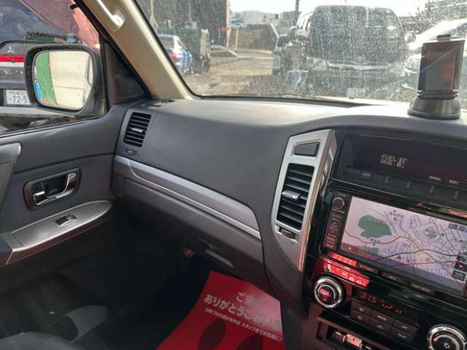 パジェロ3.2 ロング エクシード ディーゼルターボ 4WD　クルーズコントロール　パワステ　パワーウィンドウ　ABS　純正ナビ　バックカメラ　横滑り防止装置　盗難防止装置　純正アルミホイール 3200