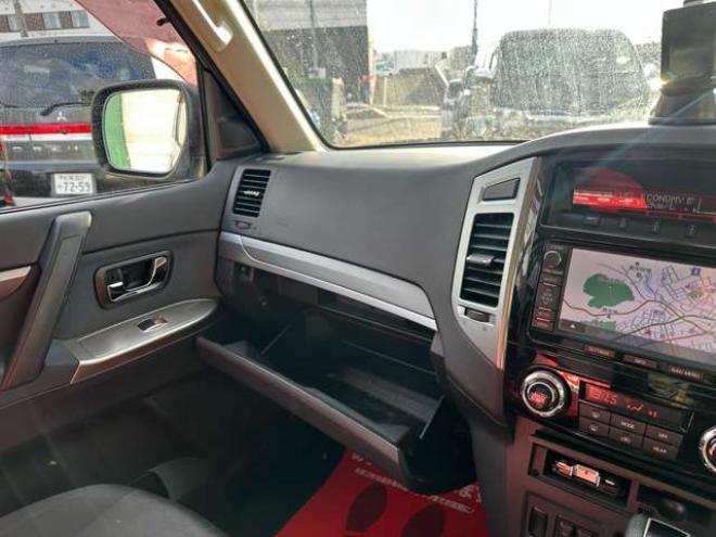 パジェロ3.2 ロング エクシード ディーゼルターボ 4WD　クルーズコントロール　パワステ　パワーウィンドウ　ABS　純正ナビ　バックカメラ　横滑り防止装置　盗難防止装置　純正アルミホイール 3200