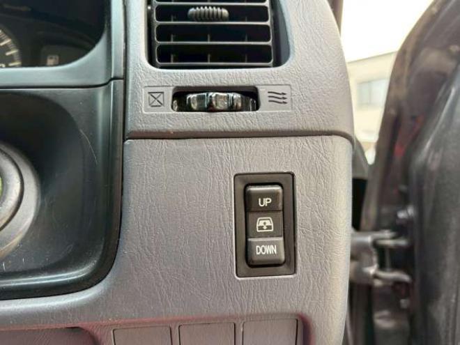 ハイラックスサーフ2.7 SSR-X Vセレクション 4WD　社外ナビ　バックカメラ　社外アルミホイール　エアコン　リフトアップ　パワステ　パワーウィンドウ　キーレスエントリー　ETC　ABS　ルーフレール 2700