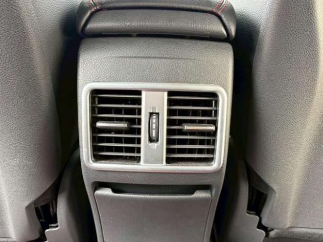 ベンツCLAクラス CLA250 4マチック 4WD　ナビ　バックカメラ　ETC　キーレスエントリー　シートヒーター　エアコン　クルーズコントロール　ABS　盗難防止装置　パワステ　パワーウィンドウ　横滑防止装置　パーキングアシスト　アイドリングストップ 正規輸入車 2000