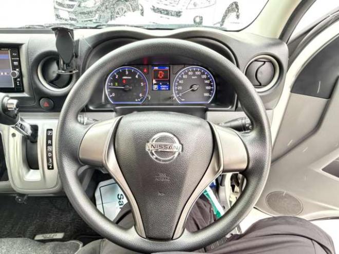 キャラバンNV350 2.5 プレミアムGX ロングボディ ディーゼルターボ 4WD　バックカメラ　エアコン　ドライブレコーダー　ETC　パワステ　パワーウィンドウ　スマートキー　キーレス　片側スライドドア 2500