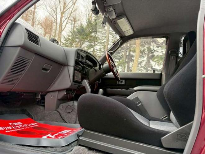 ハイラックスサーフ3.0 SSR-G ワイドボデー ディーゼルターボ 4WD　レカロシート　社外ハンドル　社外ナビ　地デジ　ETC　2バッテリー　バンパーガード　パワステ　パワーウィンドウ　純正アルミホイール　クルーズコントロール　寒冷地仕様 3000