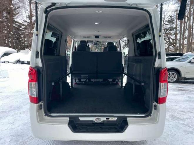 キャラバンNV350 2.5 プレミアムGX ロングボディ ディーゼルターボ 4WD　ベッドキット　スマートキー　キーレスエントリー　パワステ　パワーウィンドウ　ABS　ETC　エアコン　盗難防止装置　両側スライドドア 2500