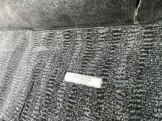 キャラバンNV350 2.5 プレミアムGX ロングボディ ディーゼルターボ 4WD　ベッドキット　スマートキー　キーレスエントリー　パワステ　パワーウィンドウ　ABS　ETC　エアコン　盗難防止装置　両側スライドドア 2500