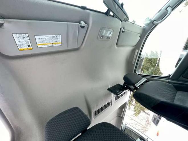 キャラバンNV350 2.5 プレミアムGX ロングボディ ディーゼルターボ 4WD　ベッドキット　スマートキー　キーレスエントリー　パワステ　パワーウィンドウ　ABS　ETC　エアコン　盗難防止装置　両側スライドドア 2500