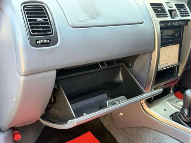 ハイラックスサーフ2.7 SSR-X Vセレクション 4WD　社外ナビ　バックカメラ　リフトアップ　社外アルミホイール　エアコン　ETC　ドライブレコーダー　パワステ　パワーウィンドウ　ABS　キーレスエントリー　ルーフレール 2700