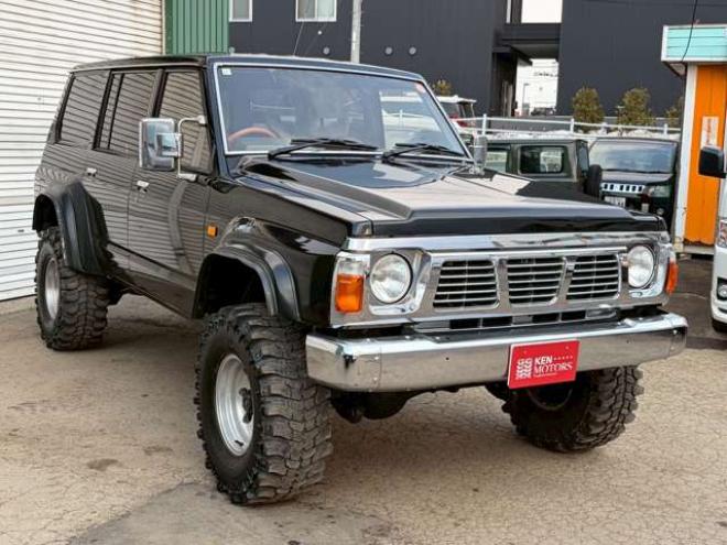 サファリ4.2 エクストラ標準ルーフグランロード ディーゼル 4WD　リフトアップ　パワステ　パワーウィンドウ　社外グリル　全塗装済　リアヒーター　デフロック　社外キーレス 4200