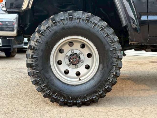 サファリ4.2 エクストラ標準ルーフグランロード ディーゼル 4WD　リフトアップ　パワステ　パワーウィンドウ　社外グリル　全塗装済　リアヒーター　デフロック　社外キーレス 4200