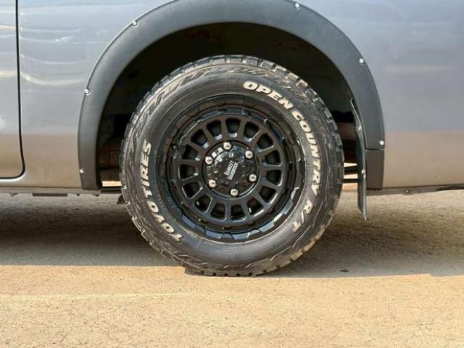 キャラバンNV350 2.5 プレミアムGX ロングボディ ディーゼルターボ 4WD　ヒッチメンバー　エンジンスターター　パワステ　パワーウィンドウ　純正ナビ　バックカメラ　ETC　社外アルミホイール　ABS　キーレスエントリー　ドライブレコーダー 2500