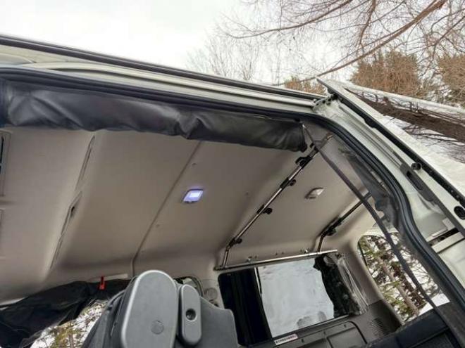 キャラバンNV350 2.5 プレミアムGX ロングボディ ディーゼルターボ 4WD　ベッドキット　カーテン　フロントスポイラー　グリルカバー　ルーフスポイラー　リアヒーター　社外ナビ　左側電動スライドドア　社外アルミホイール　ETC　バックカメラ　パワステ　パワーウィンドウ　キーレス 2500