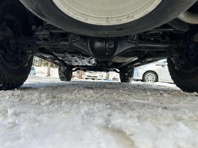 ハイラックスサーフ2.7 SSR-G 4WD　禁煙車　パワステ　パワーウィンドウ　ETC　社外ナビ　バックカメラ　キーレスエントリー　リフトアップ　エンジンスターター　寒冷地仕様　ABS　エアコン　盗難防止装置　社外アルミホイール 2700